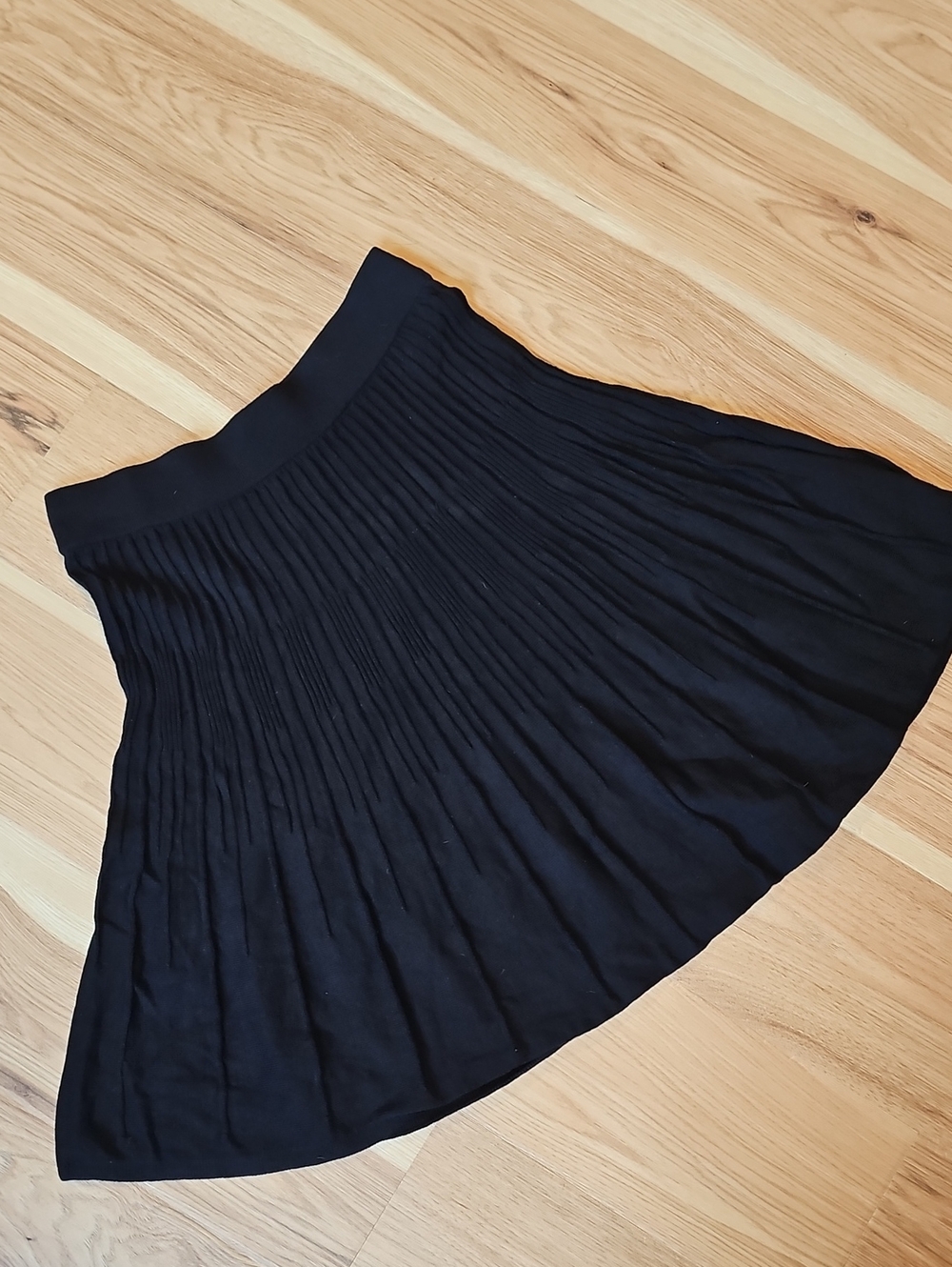 Women’s CAbi Black Pleated Skater Skirt - Knit. Classic Circle Silhouette XS